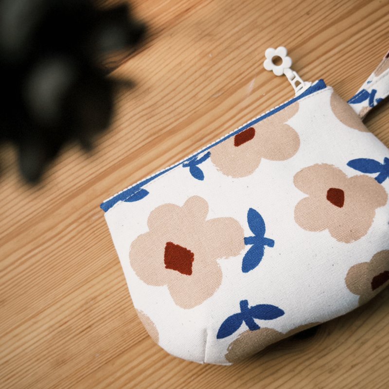 奶茶小花・手拿包 - 手拿包 - 棉．麻 白色