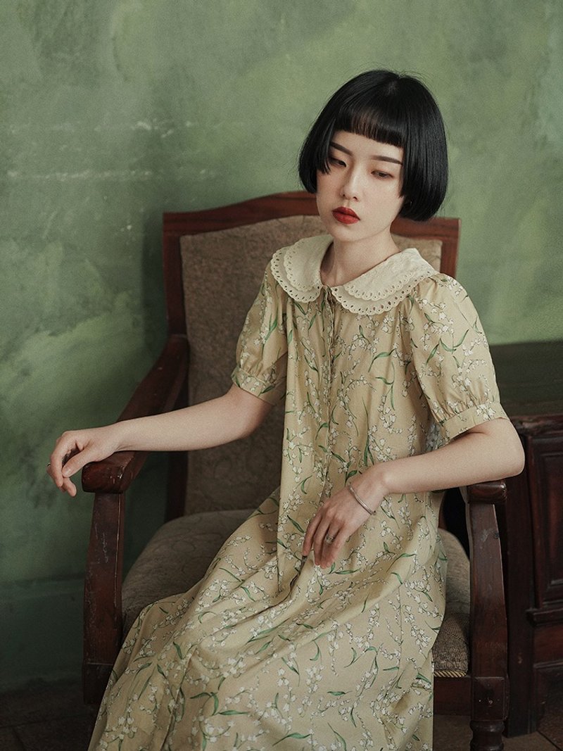 黃底鈴蘭花 莫奈花園 寬鬆收腰娃娃領洋裝 小A裙擺腰部系帶連身裙 - 洋装/连衣裙 - 棉．麻 黄色