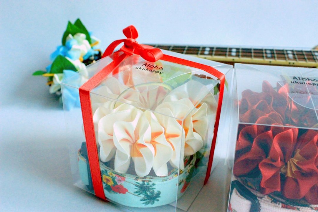 ukulele strap and ribbon flower gift.  hula girl green a - 吉他/乐器 - 棉 绿色