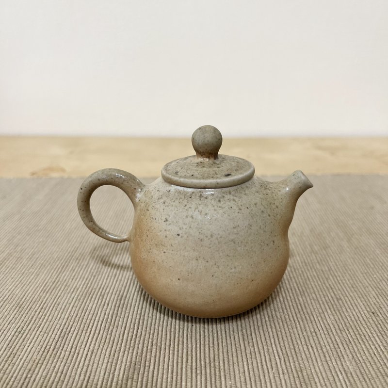 雾金 柴烧陶手工手捏茶壶 - 茶具/茶杯 - 陶 卡其色