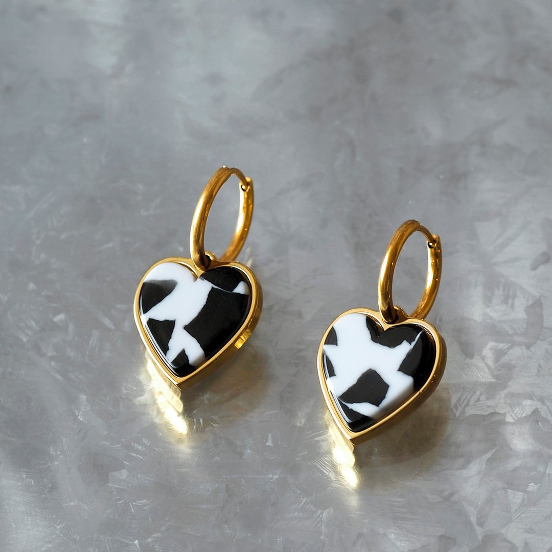 Heart hoop earrings tortoiseshell pattern - 耳环/耳夹 - 其他金属 白色