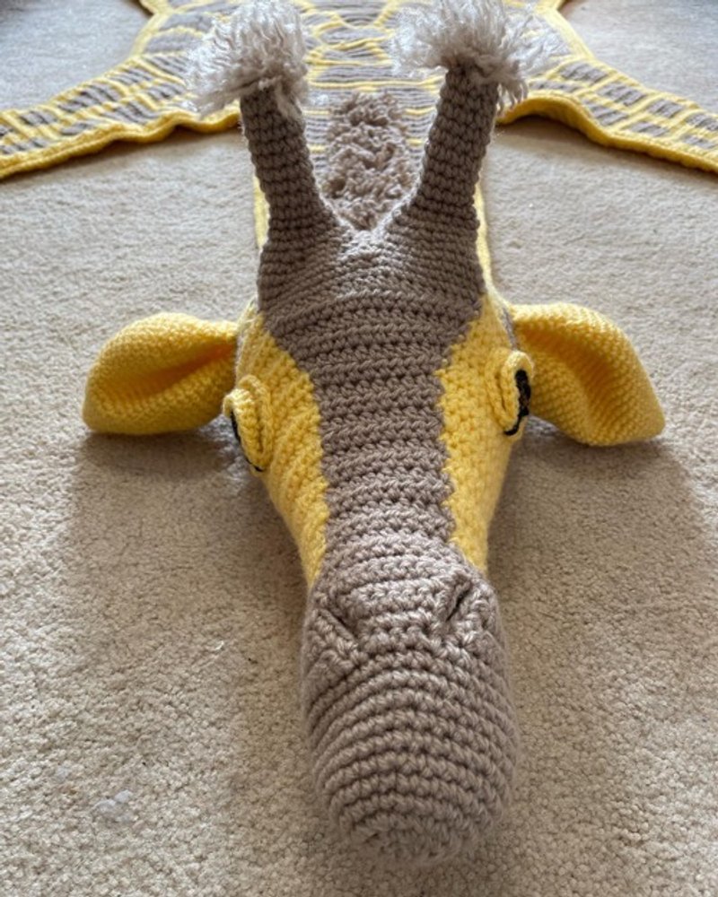 Crochet animal giraffe rug (both sides) [interior] decoration [zabuton] [rug] - 餐垫/桌巾 - 棉 
