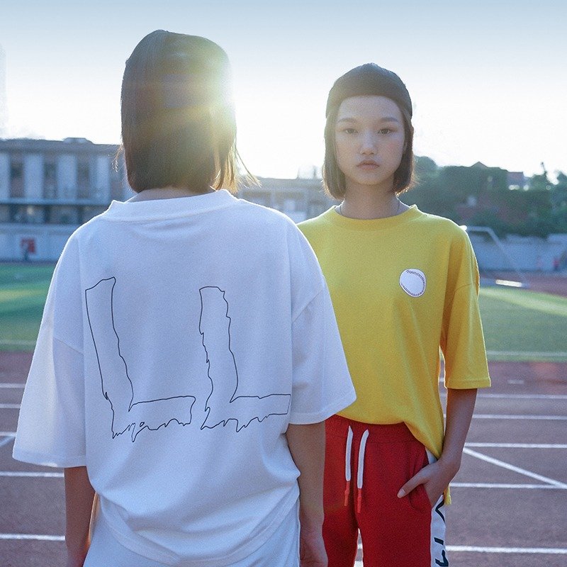 LLANO 运动系列 T恤 黄色-垒球 - 女装 T 恤 - 棉．麻 黄色