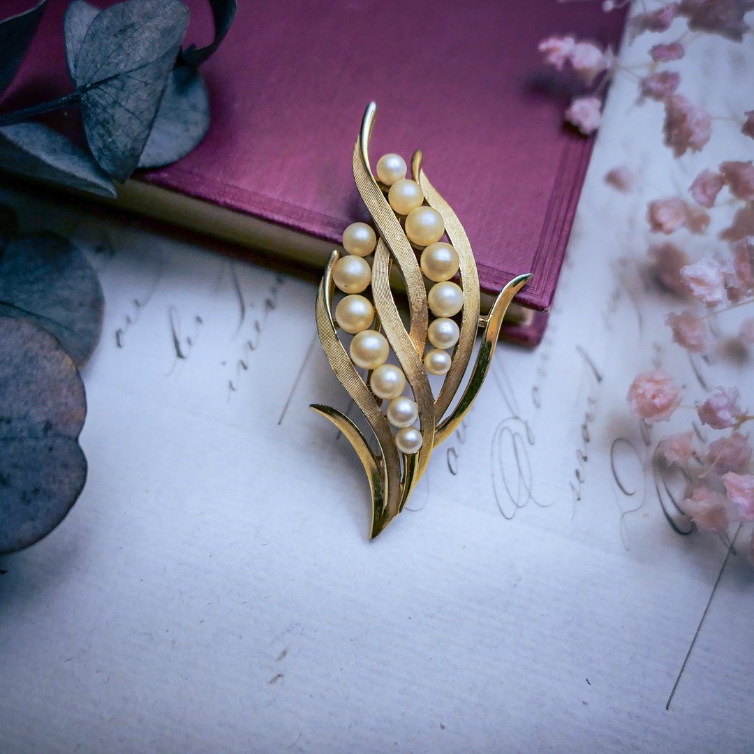 Trifari 长草珍珠金叶胸针－美国古董首饰 Vintage Jewelry - 胸针 - 其他金属 金色