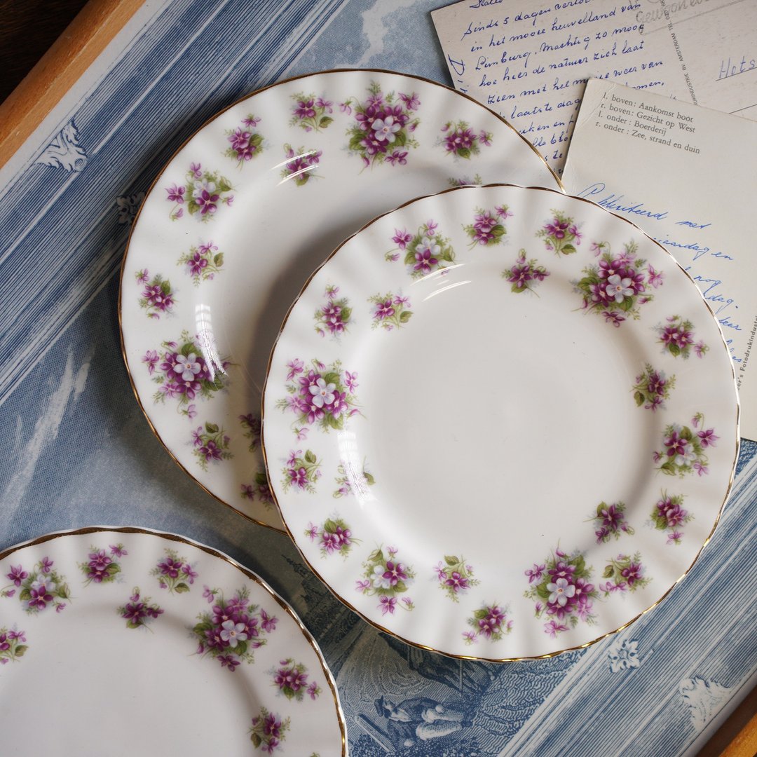 英国Royal Albert 甜紫罗兰系列22K金骨瓷点心盘 - 盘子/餐盘/盘架 - 瓷 紫色