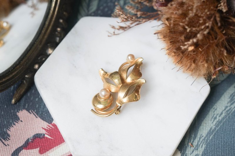 【老饰品/西洋老件】VINTAGE Forstner Jewelry  12K花束古着胸针 - 胸针 - 其他金属 金色