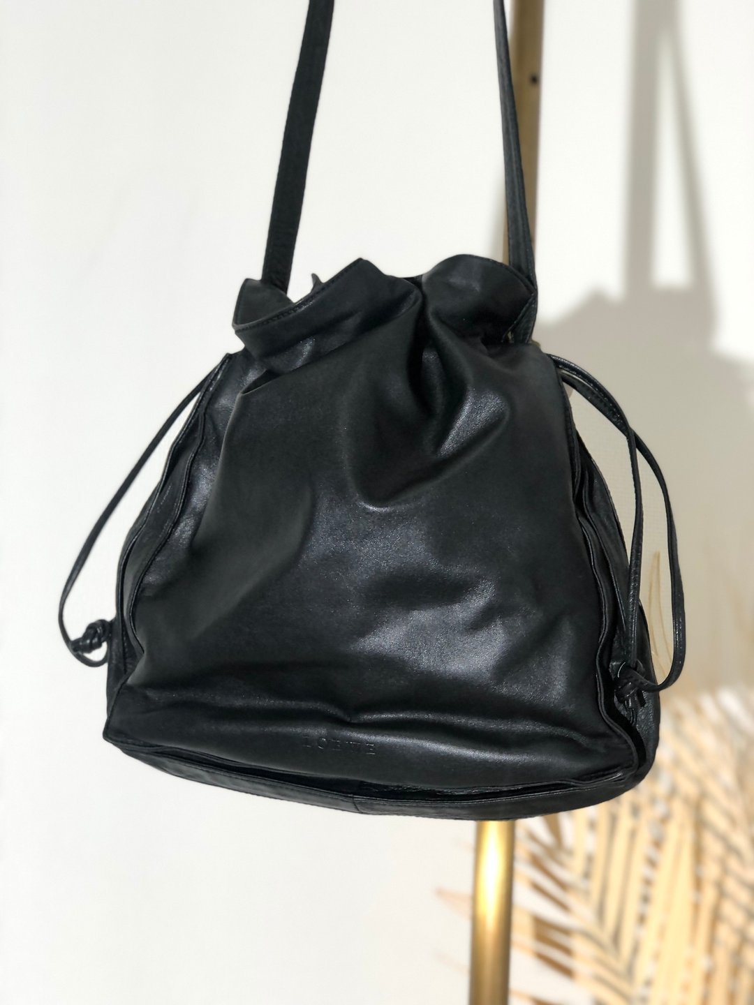 【日本直送，名牌二手包装】LOEWE罗意威Logo皮革抽绳单肩包黑复古v3cf7v - 侧背包/斜挎包 - 真皮 黑色