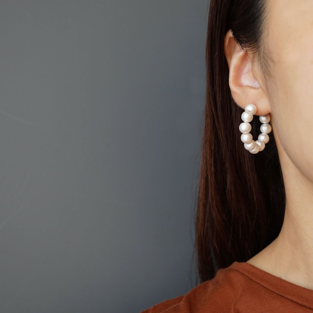 14kgf Cotton Pearl  Hoop Earrings - 耳环/耳夹 - 宝石 