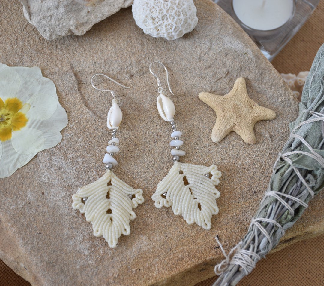 white bohemian leaf earrings with seashells, macrame elven jewelry - 耳环/耳夹 - 其他材质 白色