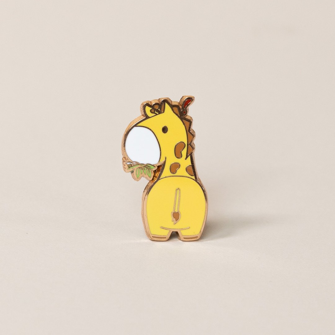 Bellzi | Giraffi- Eating 长颈鹿徽章-吃草 - 徽章/别针 - 珐琅 黄色