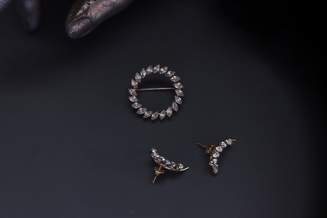 美国古董品牌 Krementz 月桂冠莱茵石胸针 - 胸针 - 其他金属 金色