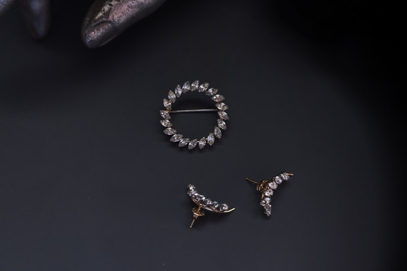 美国古董品牌 Krementz 月桂冠莱茵石胸针 - 胸针 - 其他金属 金色