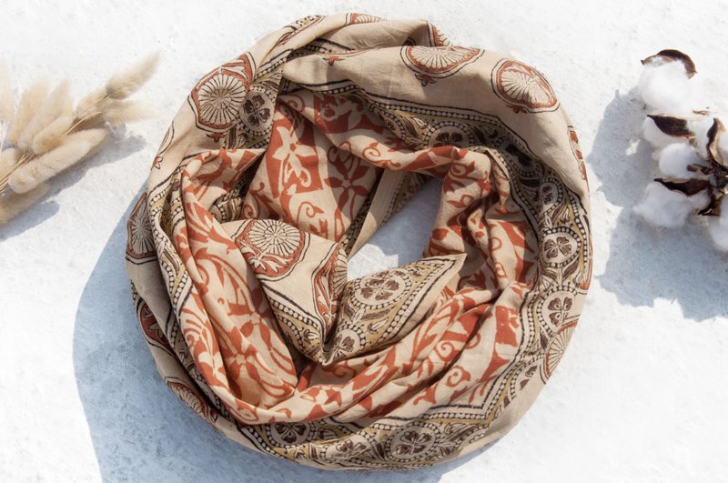 印度木刻印纯绵方巾/手工木刻印植物染围巾/草木染手工方巾-花朵 - 围巾/披肩 - 棉．麻 多色