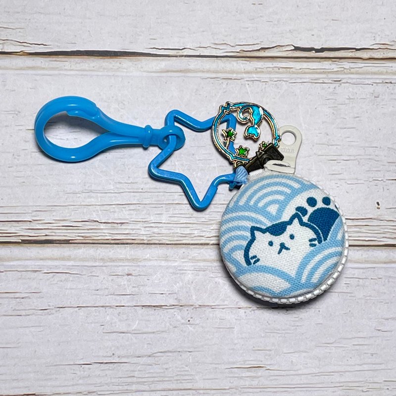 【纯手作】波浪猫马卡龙钥匙圈  吊饰  首饰盒  收纳盒 - 耳环/耳夹 - 棉．麻 