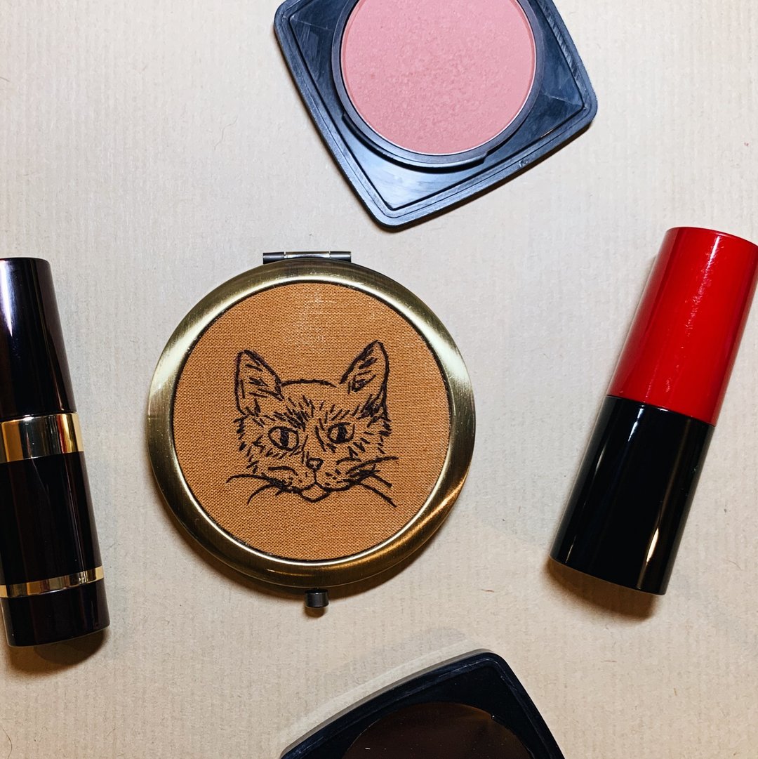 手工刺绣 猫咪随身镜 Embroidered Cat Compact Mirror - 彩妆刷具/镜子/梳子 - 绣线 橘色