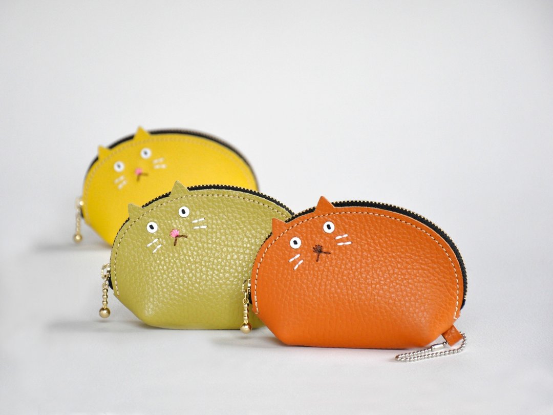 Small size cat pouch orange Brown - 化妆包/杂物包 - 真皮 咖啡色