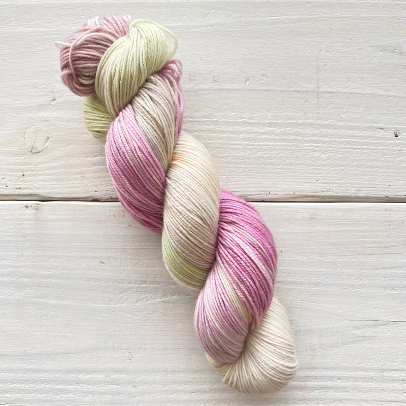手工染色纱线东京茶会DAY抹茶和覆盆子（merino80） - 编织/刺绣/羊毛毡/裁缝 - 羊毛 粉红色