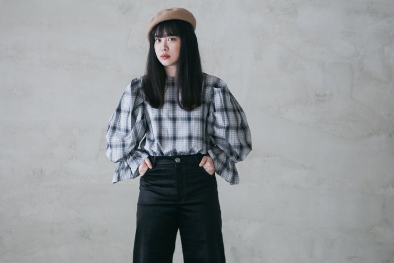 多莉格纹大澎袖绑带上衣 - 女装上衣 - 棉．麻 灰色