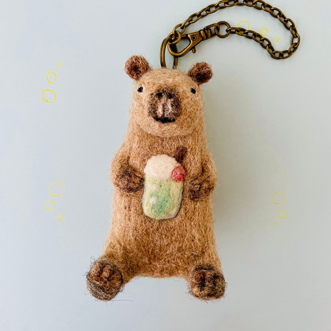 Capybara bag charm that likes cream soda - 编织/刺绣/羊毛毡/裁缝 - 羊毛 咖啡色