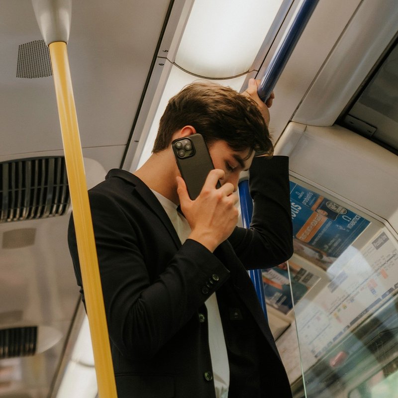 磁吸防摔皮革手机壳 iPhone 16系列 — 渡鸦黑 - 手机壳/手机套 - 真皮 黑色