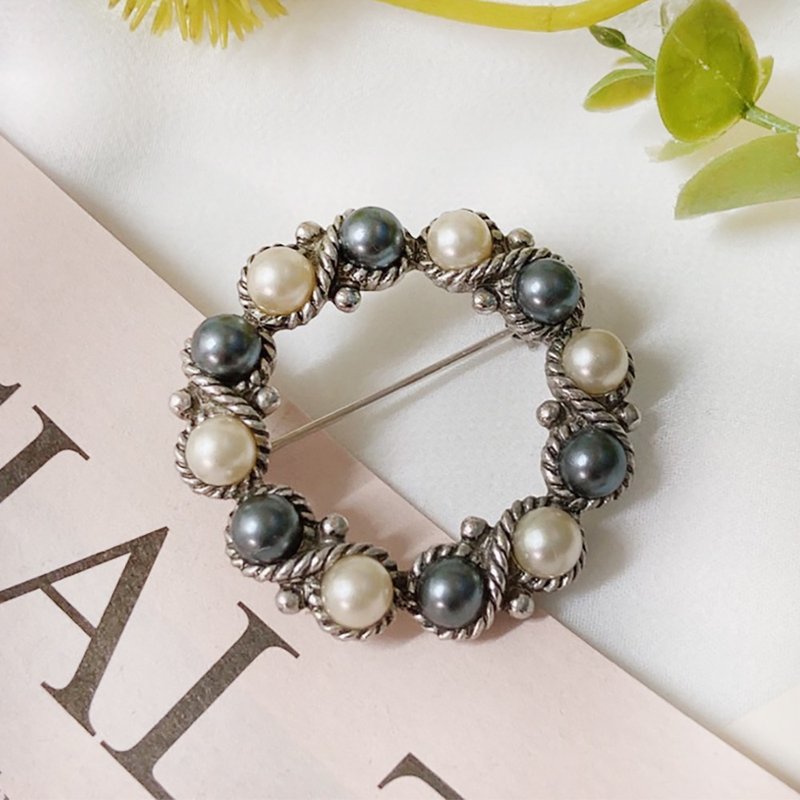 【西洋古董饰品】 精致优雅 花圈感 黑白珍珠 编织 美 胸针胸章 - 胸针 - 贵金属 银色