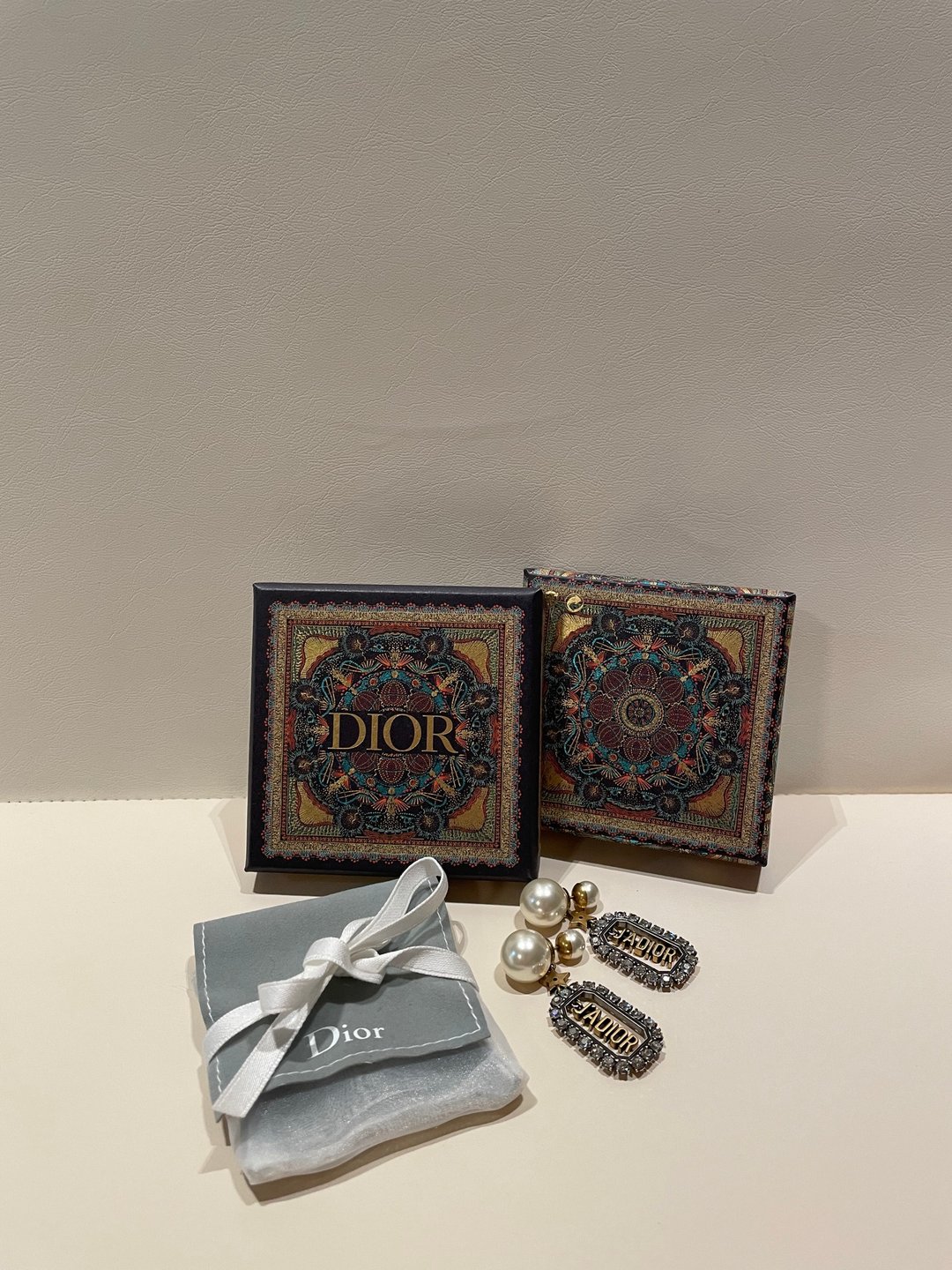 绝版古董包 | Dior 迪奥闪闪珍珠款罕见吊饰耳环 Pearl Earrings - 耳环/耳夹 - 珍珠 金色