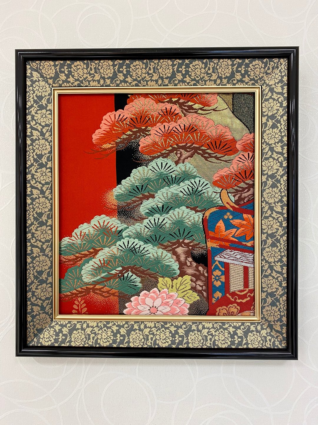 The art panel made from Japanese bride Kimono　Auspicious pattern Pine tree　016 - 墙贴/壁贴 - 丝．绢 红色