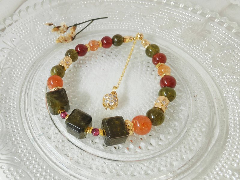 繋。存有-芬达石榴 沙佛莱 紫牙乌 阿鲁沙 - 手链/手环 - 水晶 