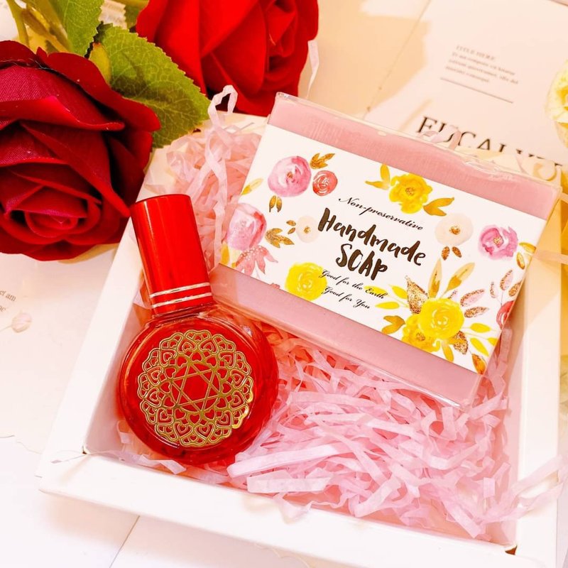 甜甜蜜蜜 幸福爱情能量精油喷雾 香皂礼盒 - 卫浴用品 - 其他材质 
