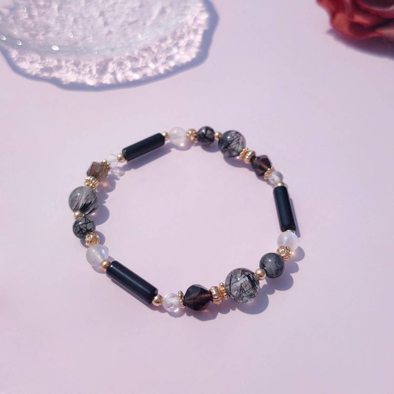 黑色幽默。黑发晶 黑玛瑙 月光石 14K包金 水晶矿石设计手链 - 手链/手环 - 水晶 黑色