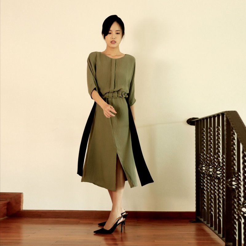 墨绿 双层乔其布料 下垂 质感连衣裙 黑色阔带 - 洋装/连衣裙 - 其他材质 绿色