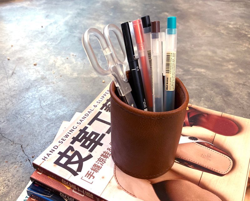 圆形笔筒 皮革材料包 好好缝 植鞣 DIY 手工 文具 笔筒 真皮 - 皮件 - 真皮 咖啡色