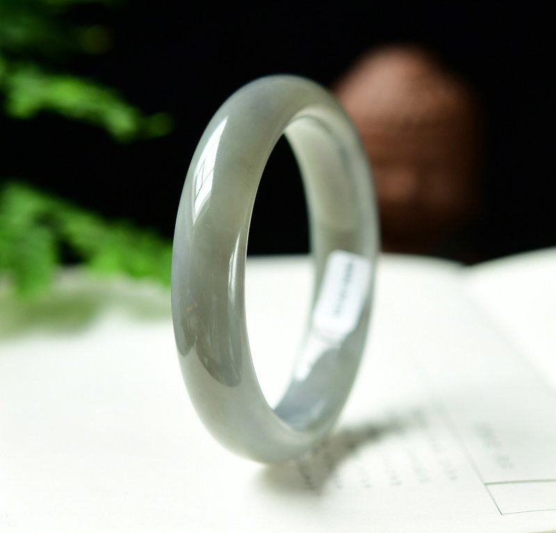 精品纯天然和田玉烟灰手镯 内径56MM 玉质油润细腻 超高性价比 - 手链/手环 - 玉石 
