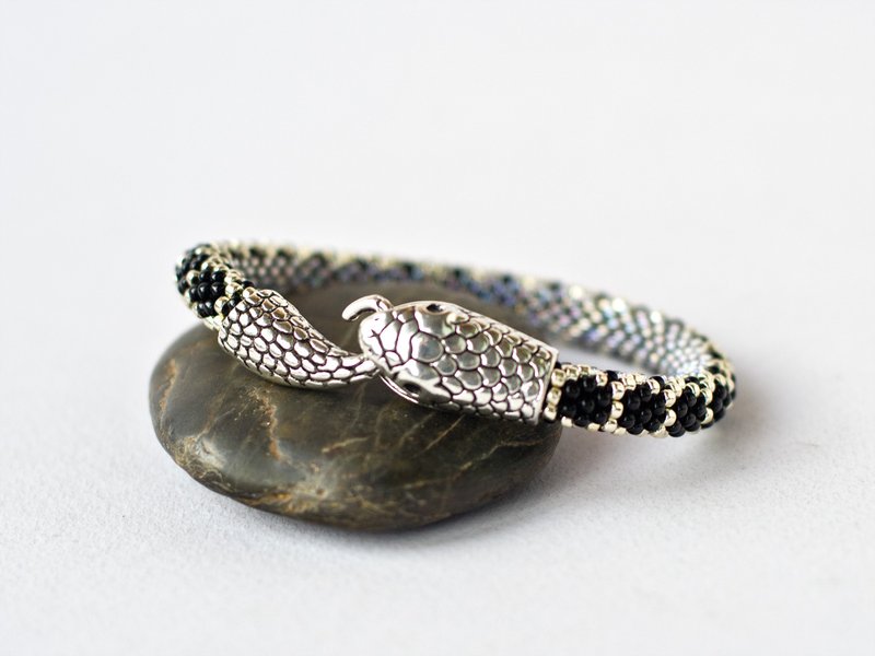 Snake bracelet, Ouroboros, Unisex bracelet, Beaded bracelet, Mothers day gift - 手链/手环 - 玻璃 灰色