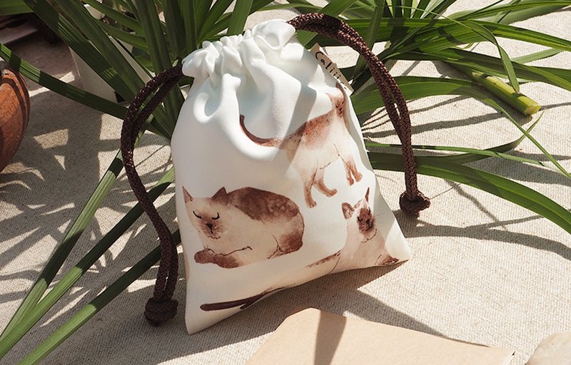SMALL BAG WITH SIAM CATS - 束口袋双肩包 - 丝．绢 白色