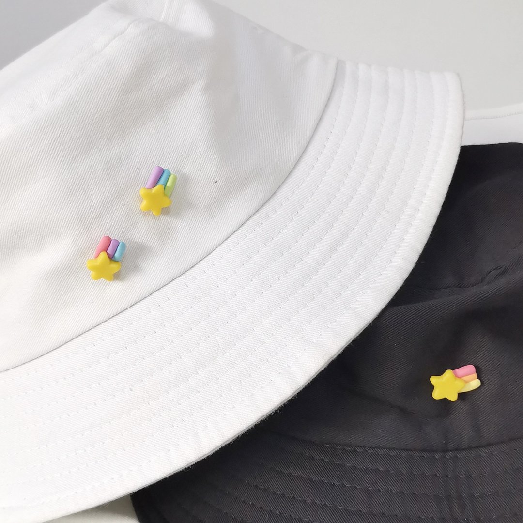 Shooting star clay pin - 胸针 - 其他材质 
