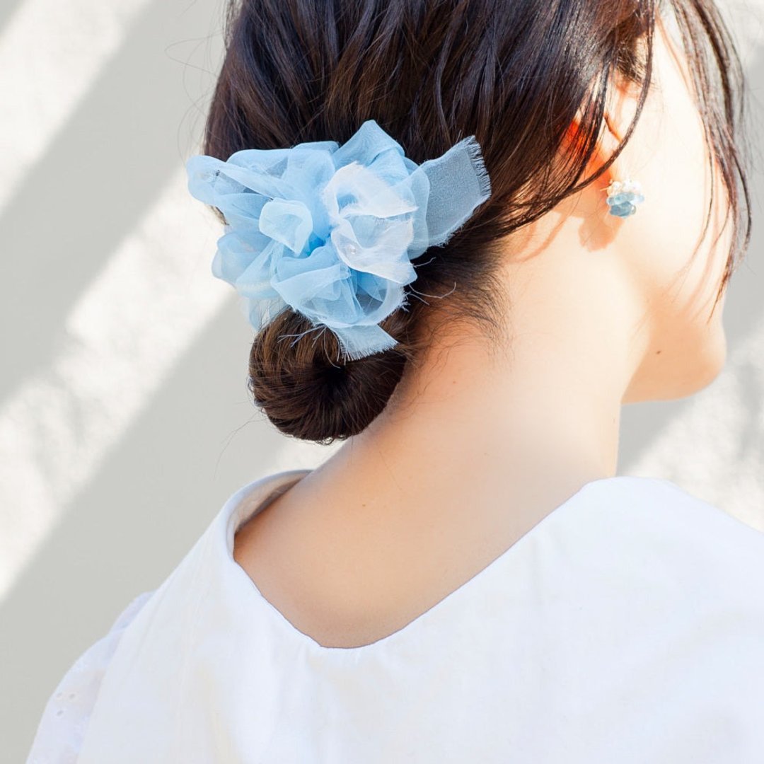 Aquamarine | mini | Scrunchie in bloom | March birthstone - 发饰 - 其他材质 蓝色