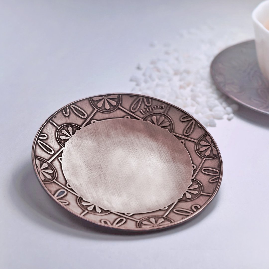 锻敲蚀刻小茶杯托-吉寿盘长(小吉纹7.5cm)【定制化】【礼盒】 - 摆饰 - 其他材质 咖啡色