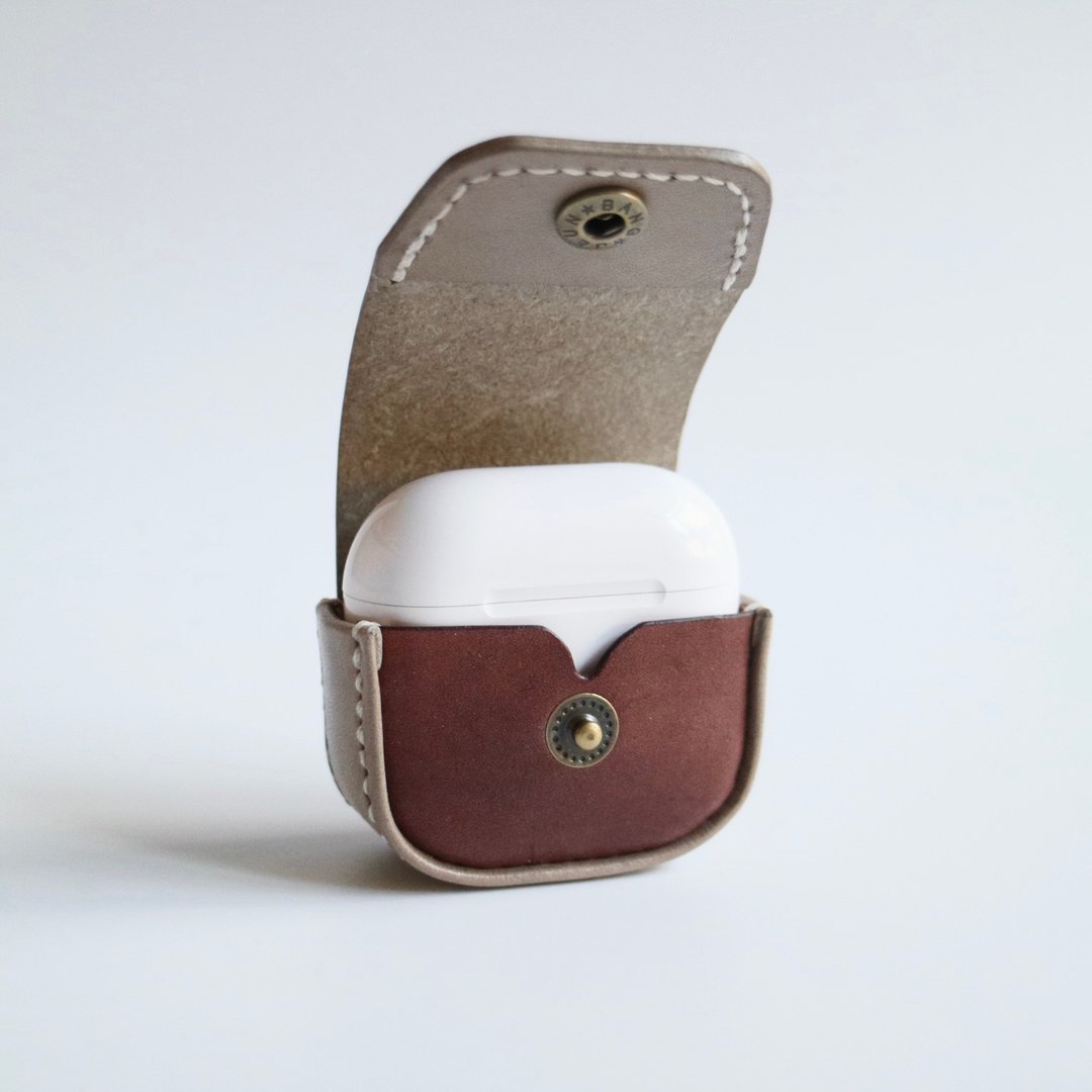 AirPods 4 皮革保护套 保护壳 收纳皮套 ----麦芽巧克力 - 耳机收纳 - 真皮 卡其色