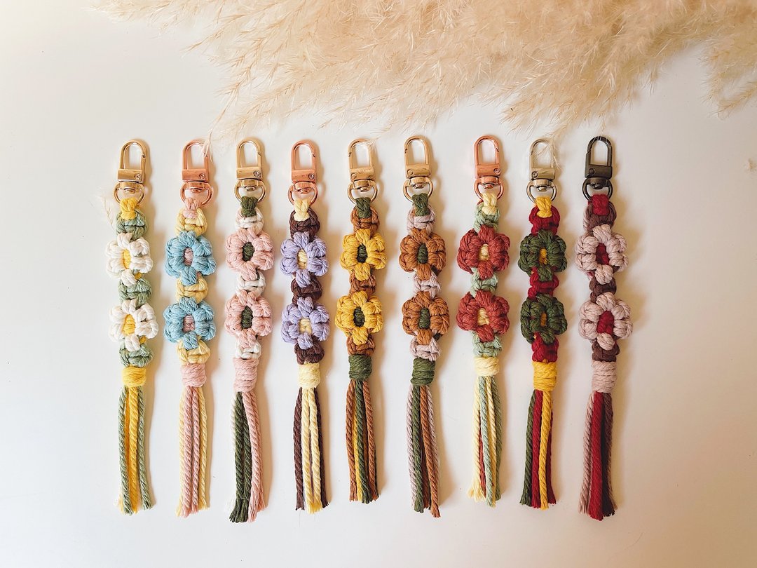 macrame 手作编织 小花朵朵开 吊饰 钥匙圈 - 编织/刺绣/羊毛毡/裁缝 - 棉 多色