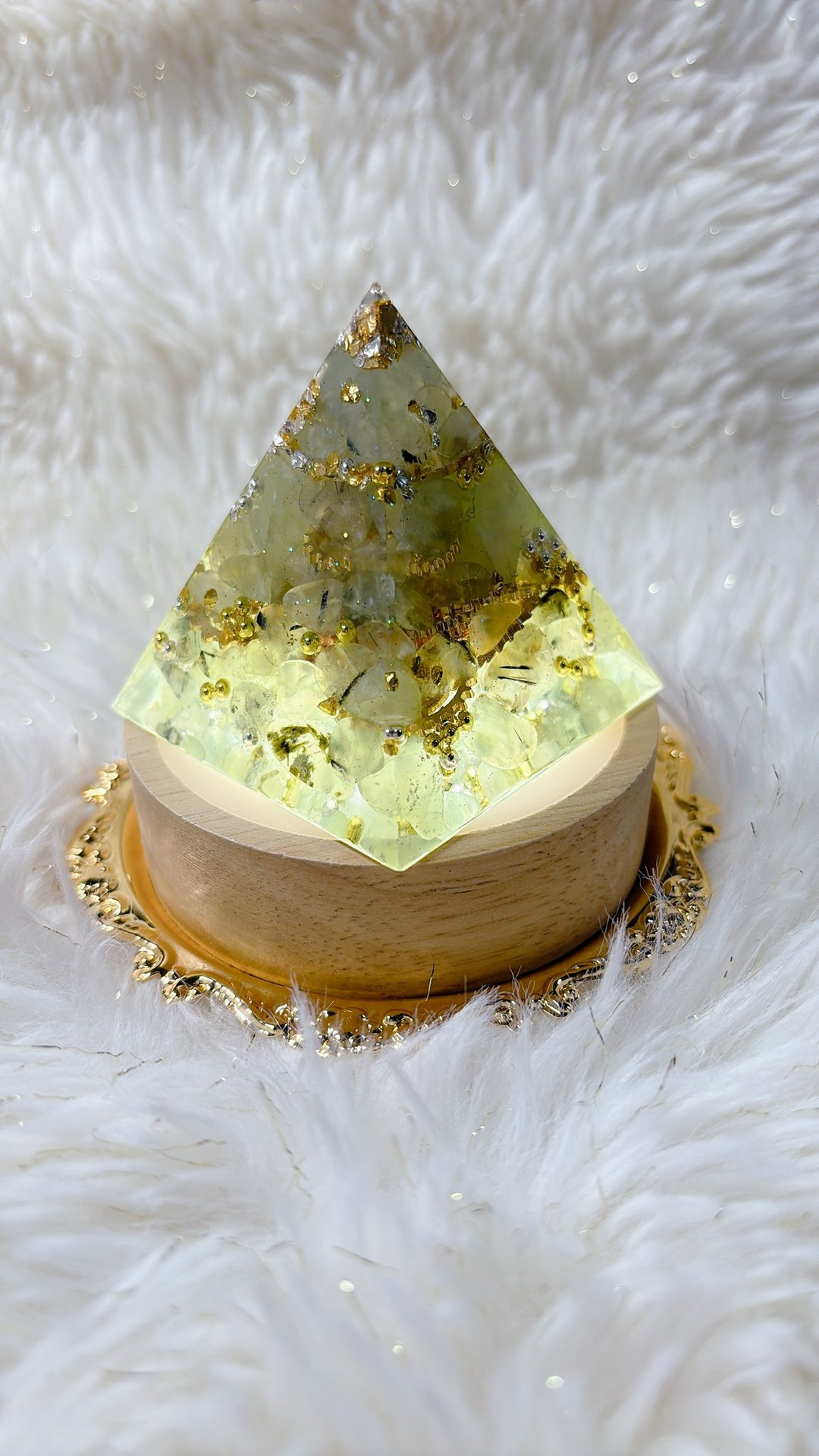 柔软之心-绿葡萄石奥刚能量金字塔 - 摆饰 - 水晶 绿色