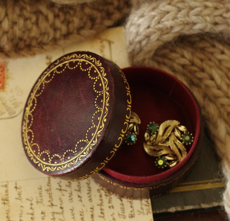 古董少见真皮描金酒红色圆形戒指盒珠宝盒 W708 - 摆饰 - 其他金属 银色
