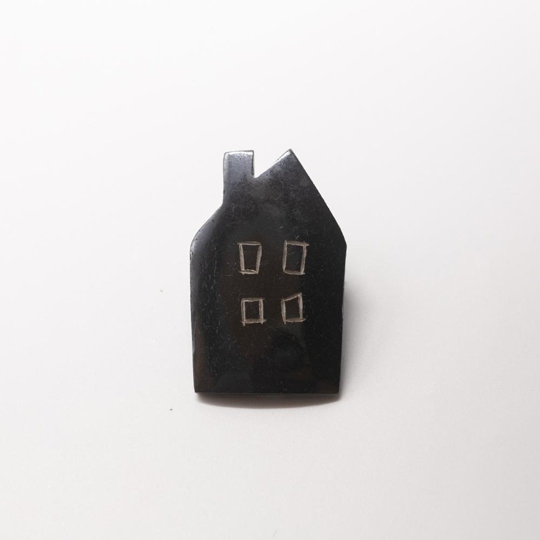 Buffalo bone brooch / house black - 胸针 - 环保材料 