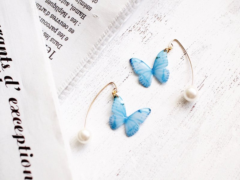 Light Blue Butterfly Earrings With Pearl, Dainty 14k Gold Fill / Deformed hook - 耳环/耳夹 - 其他材质 蓝色