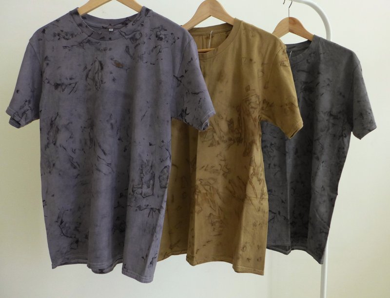 铁锈染+植物染短袖t-shirt - 男装上衣/T 恤 - 棉．麻 灰色