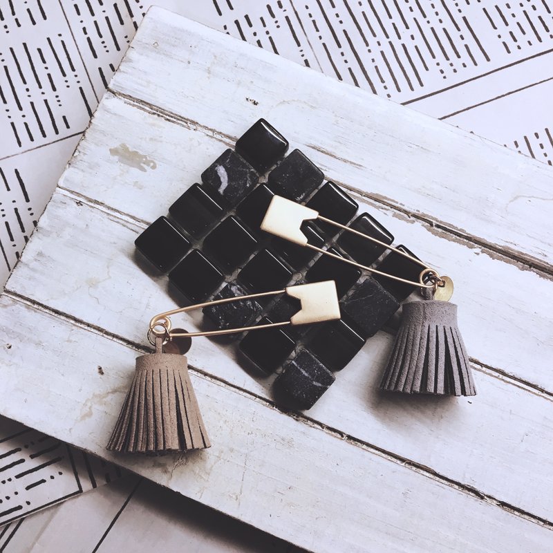 流苏别针 / B小调圆舞曲 ( 2色 ) - 胸针 - 其他金属 金色