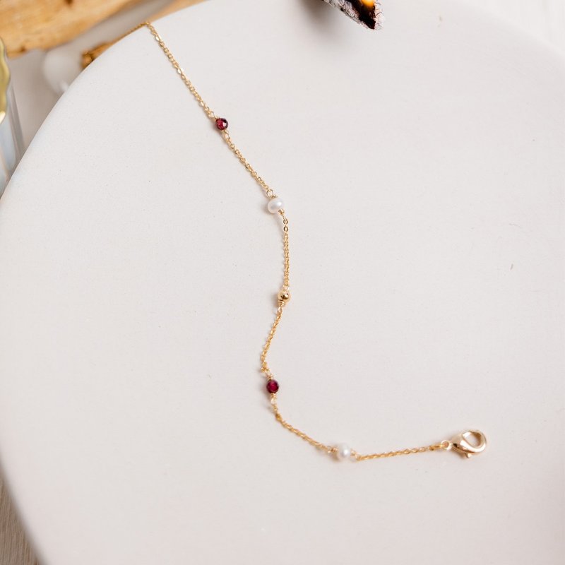 桃花 x 石榴石 淡水珍珠 黄铜镀18K金【风信子 • 重生的爱】手链 - 手链/手环 - 宝石 红色