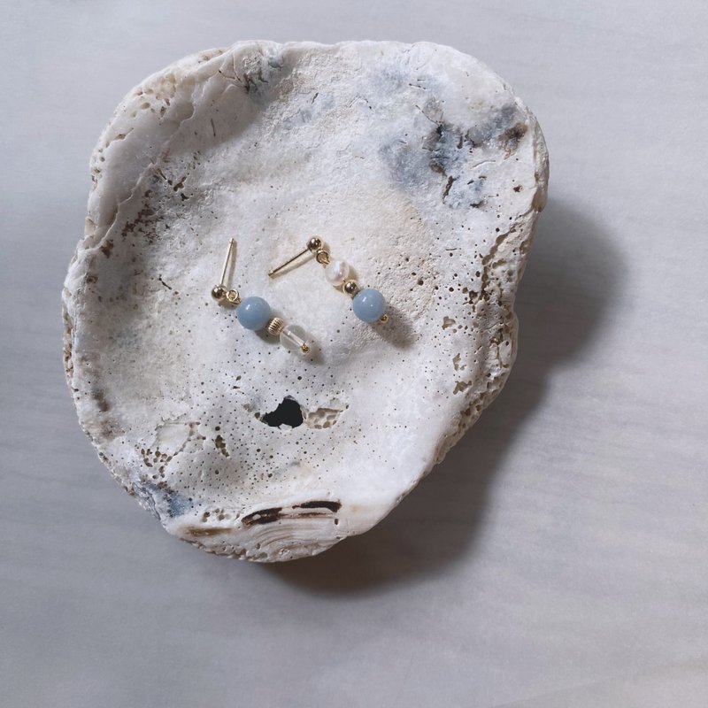 14K包金天然石耳环_ Caroline 14KGF earrings - 耳环/耳夹 - 珍珠 蓝色