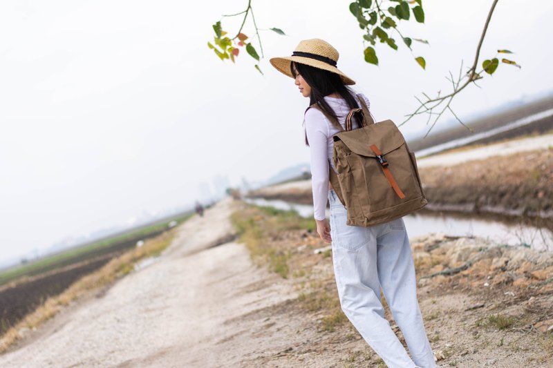 防泼水笔电后背包 日本蜡染帆布大容量旅行背包 卡其色-108号 - 后背包/双肩包 - 防水材质 卡其色