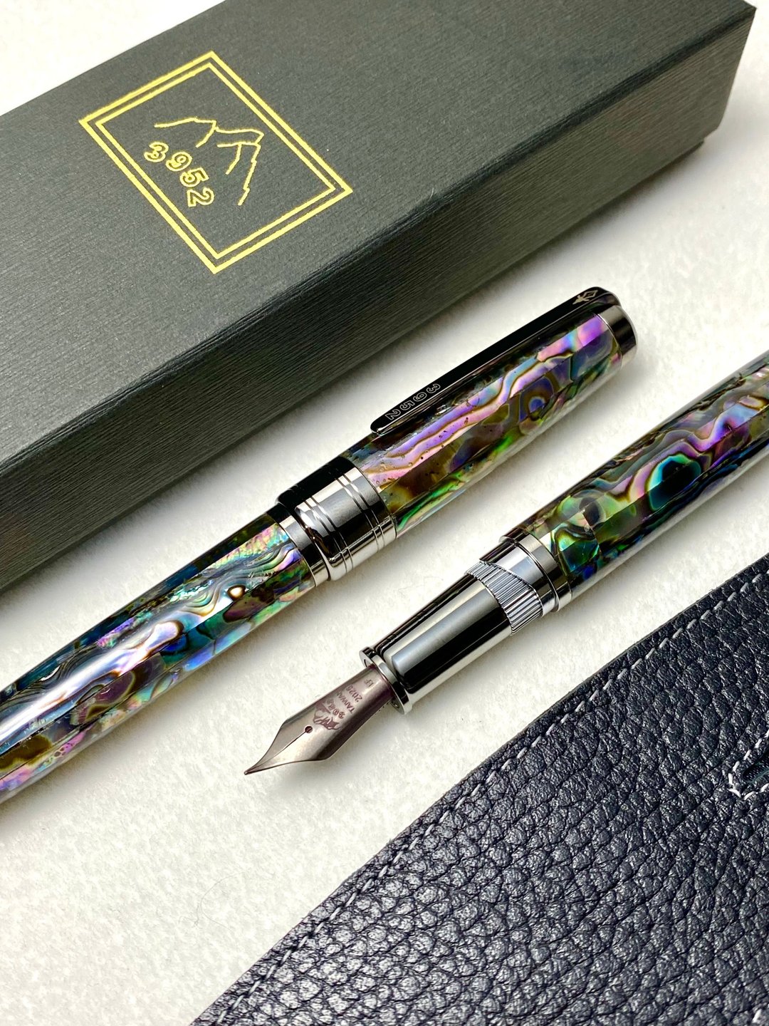 3952 老山羊-X800 严选鲍鱼贝壳 专利磁吸式 特调书法钛尖钢笔 - 钢笔 - 其他材质 
